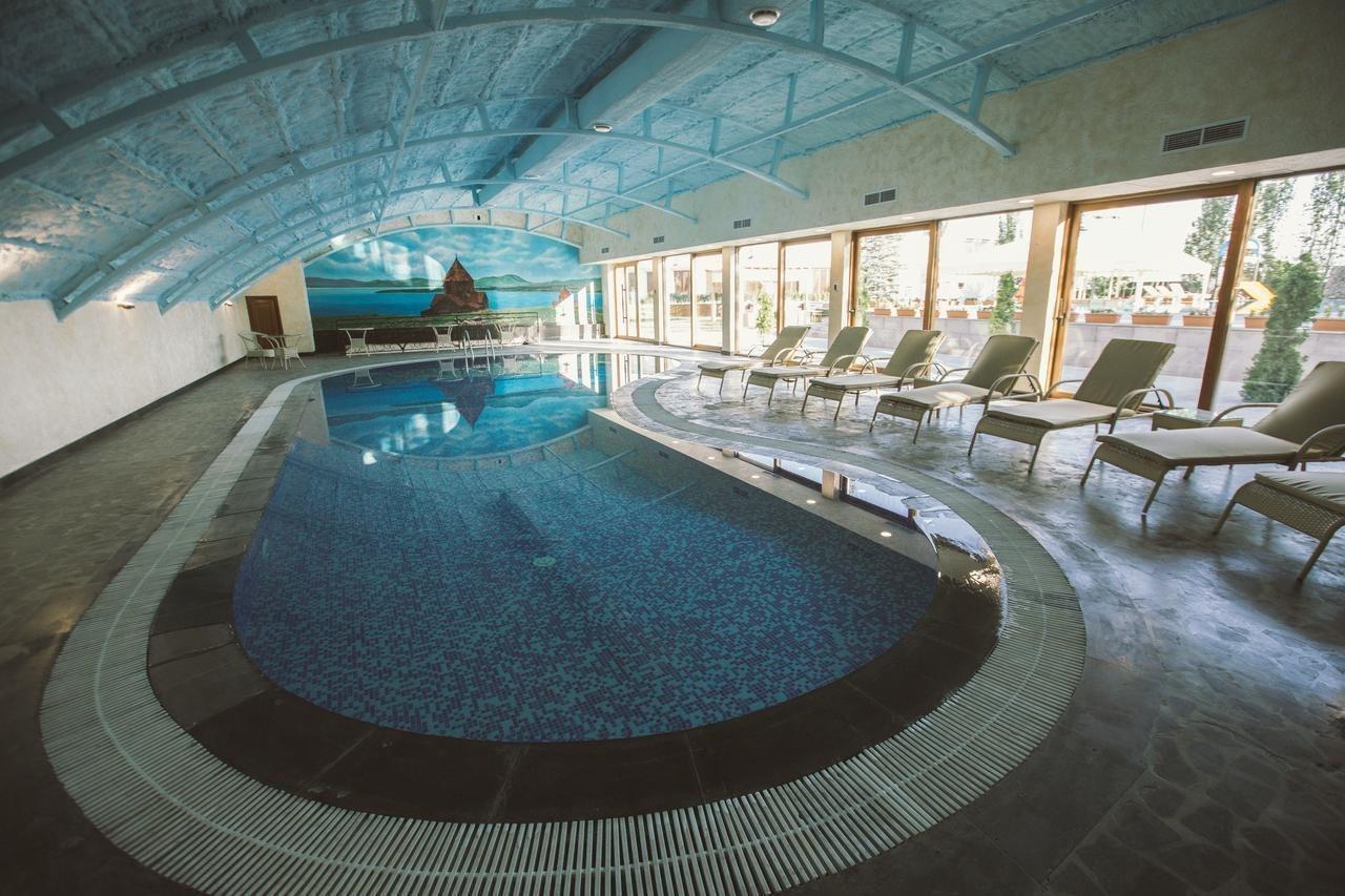 Kasagh Caucasus Hotel מראה חיצוני תמונה Indoor pool