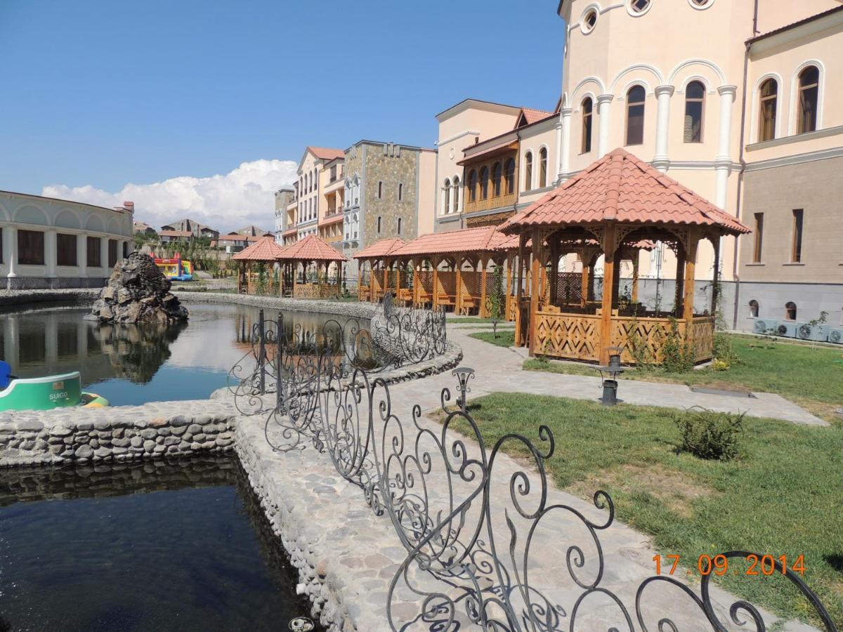 Kasagh Caucasus Hotel מראה חיצוני תמונה The center of the town