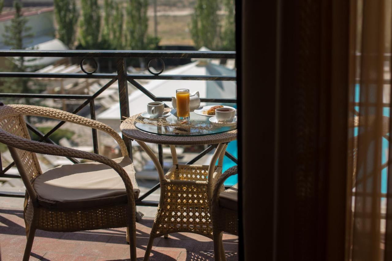 Kasagh Caucasus Hotel מראה חיצוני תמונה A balcony